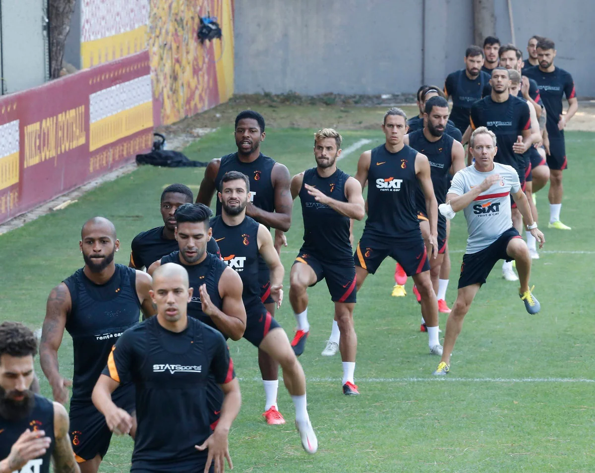 Qalatasaray Bakıya yollandı