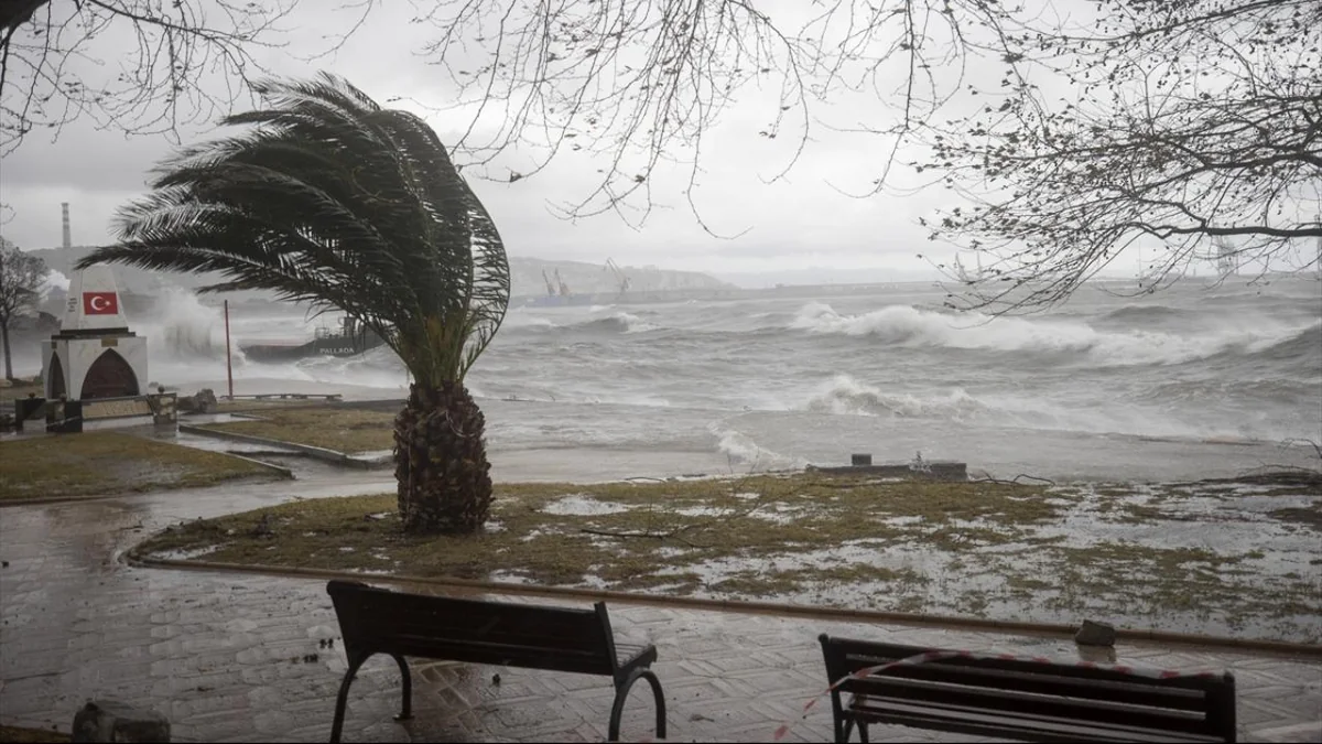 Türkiyədə sel və qasırğada 2 nəfər ölüb, 10 nəfər yaralanıb
