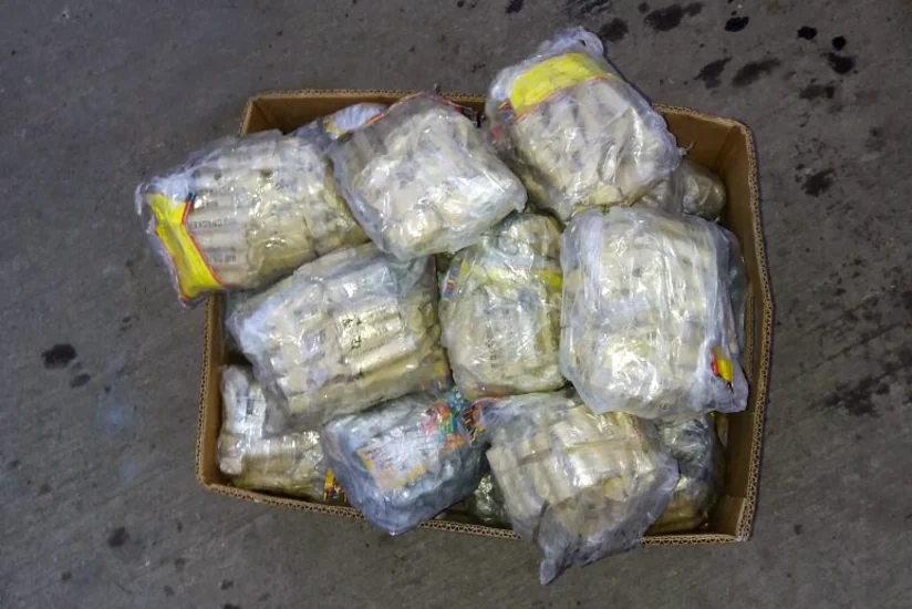 Azərbaycan gömrükçüləri hərəkətdə olan avtomobilin təkərlərində pirotexniki məmulatlar aşkar edib - VİDEO