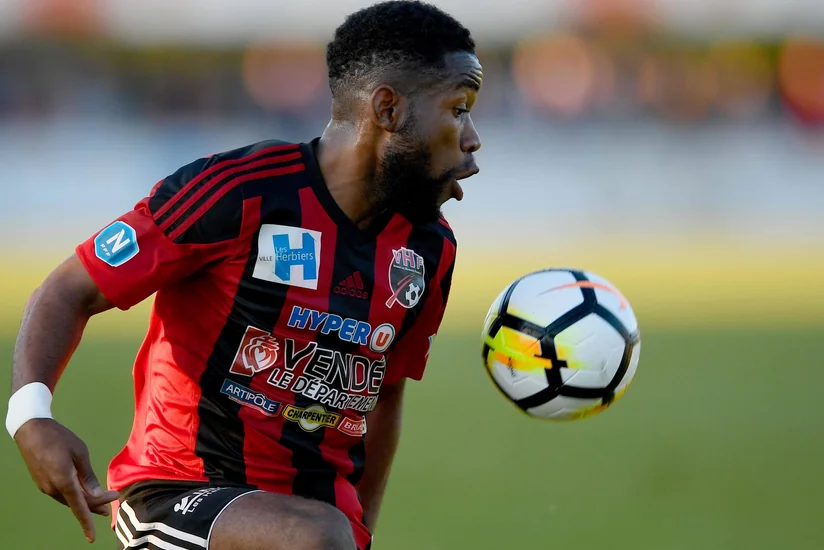 Zirə afrikalı futbolçunu transfer etdi