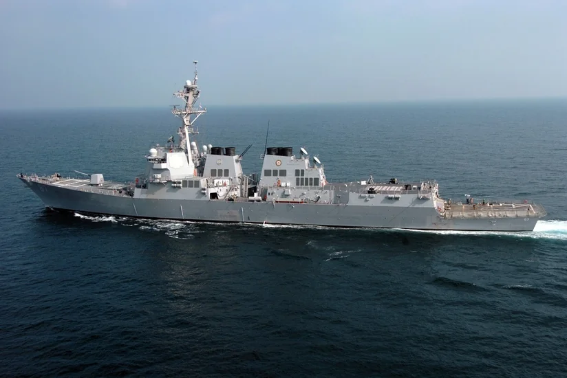 США направляют в Оманский залив эсминец USS Mason в связи с нападением на танкеры