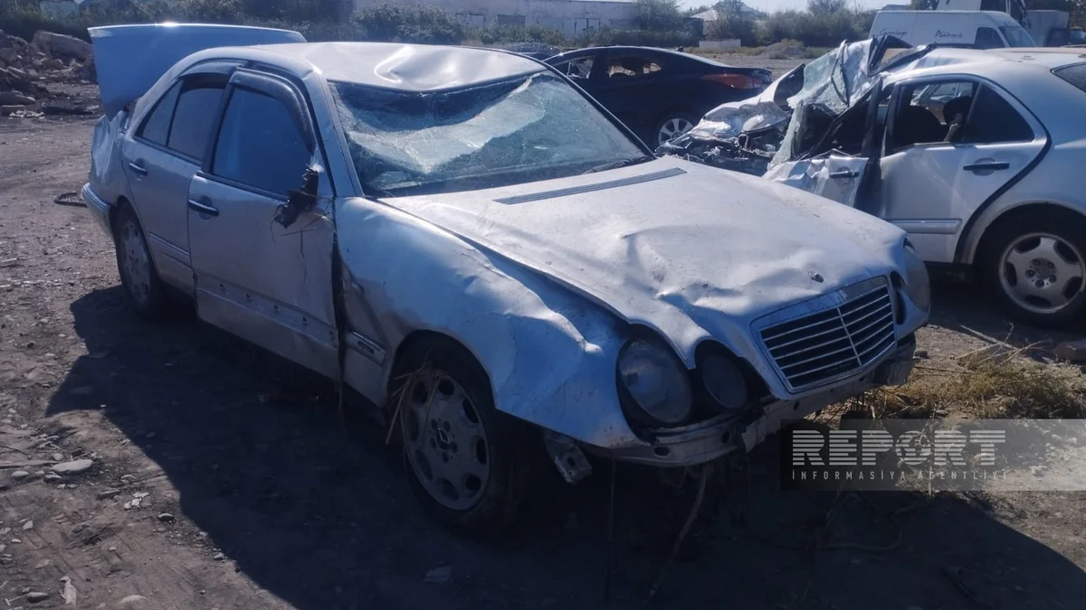 Kürdəmirdə avtomobil su kanalına düşüb, xəsarət alanlar var