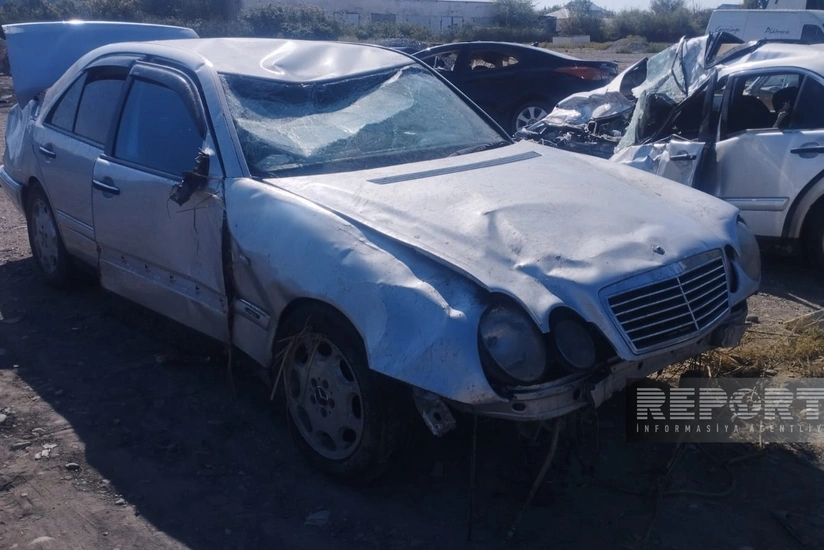 Kürdəmirdə avtomobil su kanalına düşüb, xəsarət alanlar var