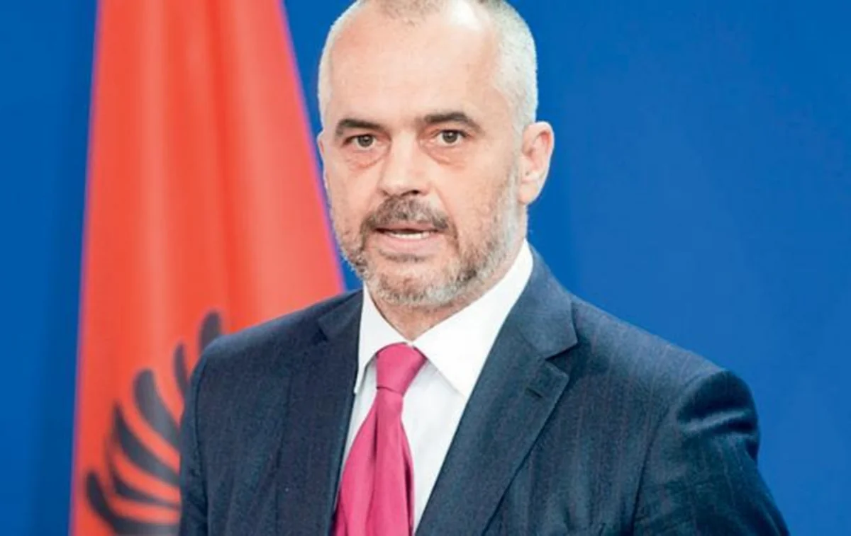 Albaniyanın baş nazirinin avtomobil karvanı hücuma məruz qalıb