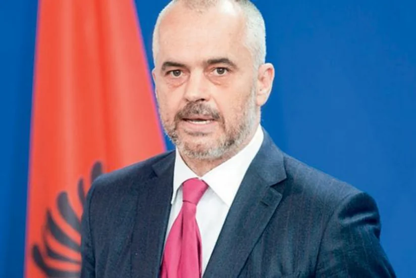 Albaniyanın baş nazirinin avtomobil karvanı hücuma məruz qalıb