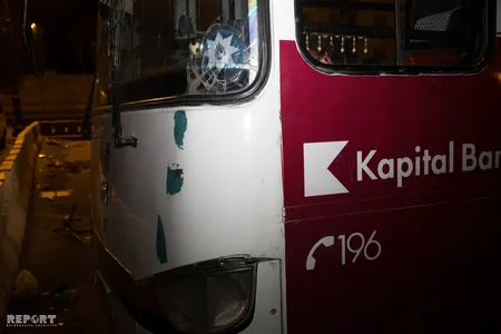 Bakıda sürətlə hərəkətdə olan sərnişin avtobusu piyadanı vurub - FOTO