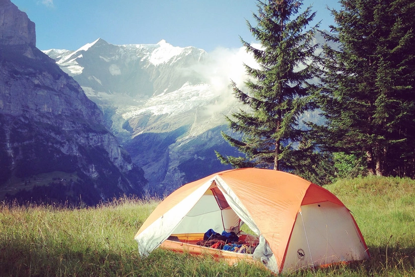 Azerbaijan resumes import of tents from UK