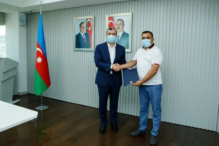 Nazir Reportun əməkdaşını təltif edib