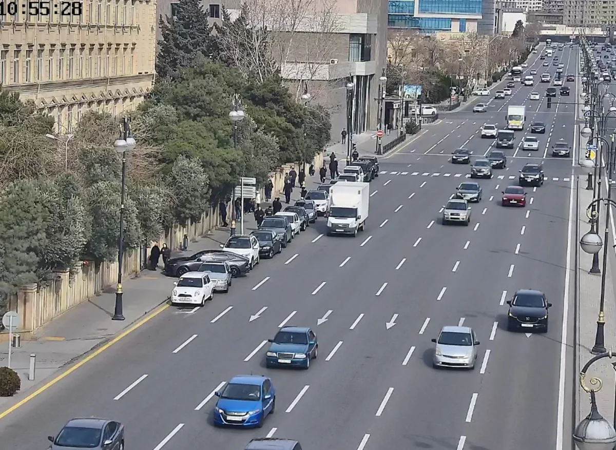 NİİM: Buraxılış imtahanının keçirildiyi məktəblərin qarşısındakı yollarda vəziyyət nəzarət altındadır