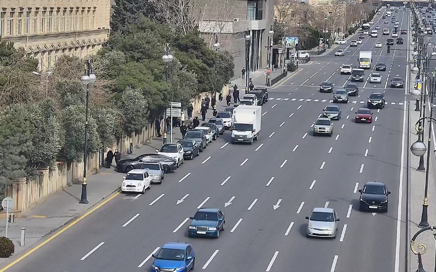 NİİM: Buraxılış imtahanının keçirildiyi məktəblərin qarşısındakı yollarda vəziyyət nəzarət altındadır