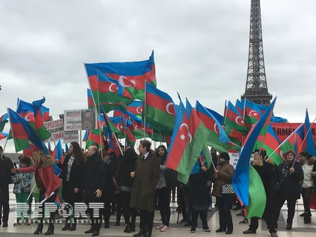 Parisdə yaşayan azərbaycanlılar Sarkisyanın Fransaya səfərinə və erməni təcavüzünə qarşı etiraz aksiyası keçiriblər - FOTO - VİDEO