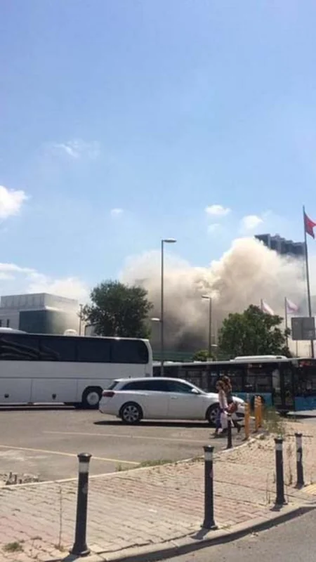 Пожар в бизнес-центре Стамбула потушен - ФОТО - ВИДЕО - ОБНОВЛЕНО