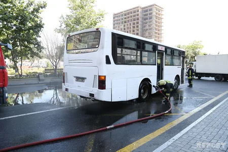 Bus in Baku blew smoke, passengers evacuated – PHOTO