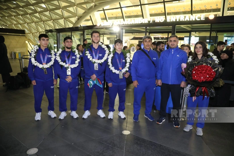 Dünya birinciliyində uğurla çıxış etmiş gənc boksçular vətənə qayıdıblar