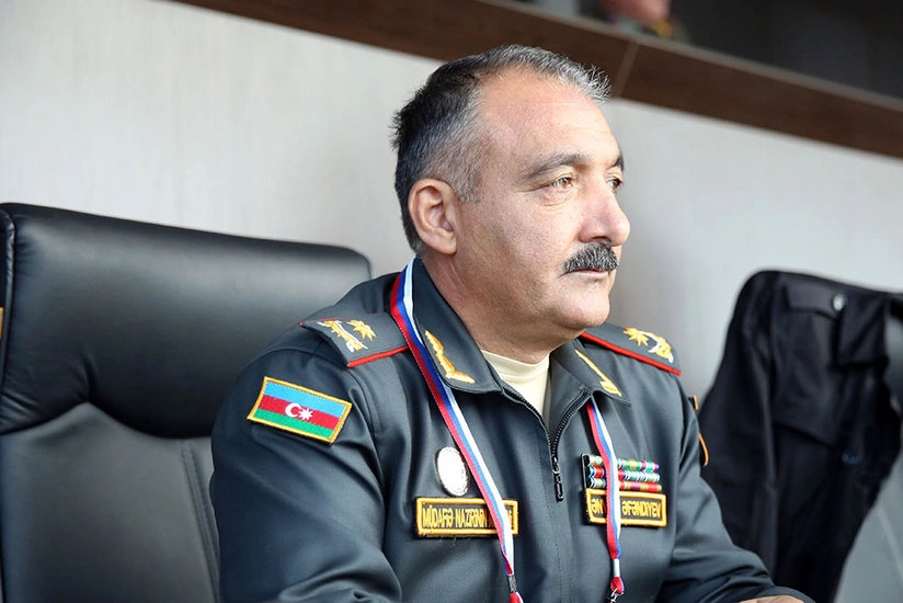 Quru Qoşunları komandanı Moskvada “Tank biatlonu” müsabiqəsinin final mərhələsini izləyir