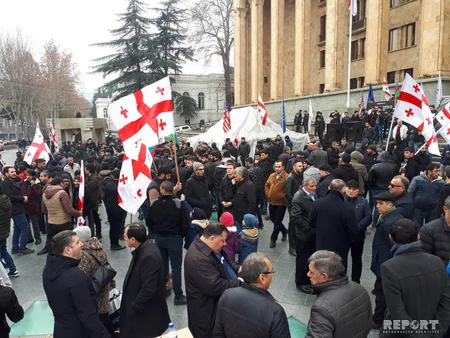 Azərbaycanlılar və gürcülər Tbilisidə parlamentin qarşısında birgə aksiya keçirib - FOTO  - VİDEO - YENİLƏNİB-2