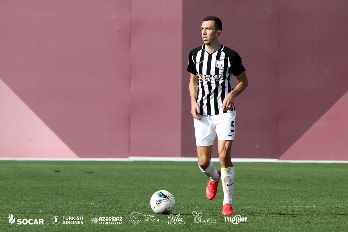 Neftçi Krivotsyukun mövqeyinə yeni futbolçu axtarır