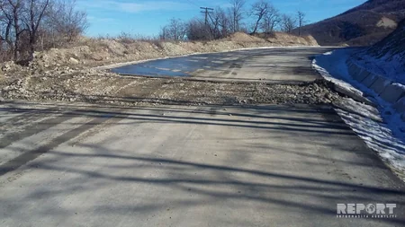 Xızıda torpaq sürüşməsi baş verib, yol çöküb - FOTO