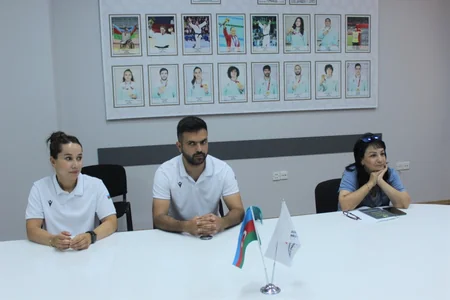 İlqar Rəhimov İslamiadadan qayıdan paralimpiyaçılarla görüşüb