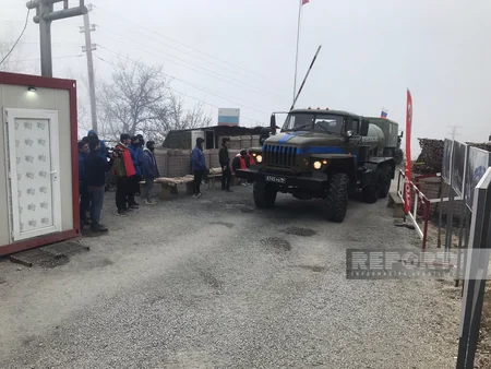 За день по дороге Ханкенди-Лачын обеспечен беспрепятственный проезд 98 автомобилей РМК