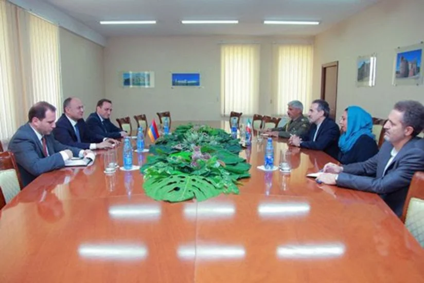 ​Ermənistanın müdafiə naziri ilə İran səfiri Dağlıq Qarabağ münaqişəsini müzakirə ediblər