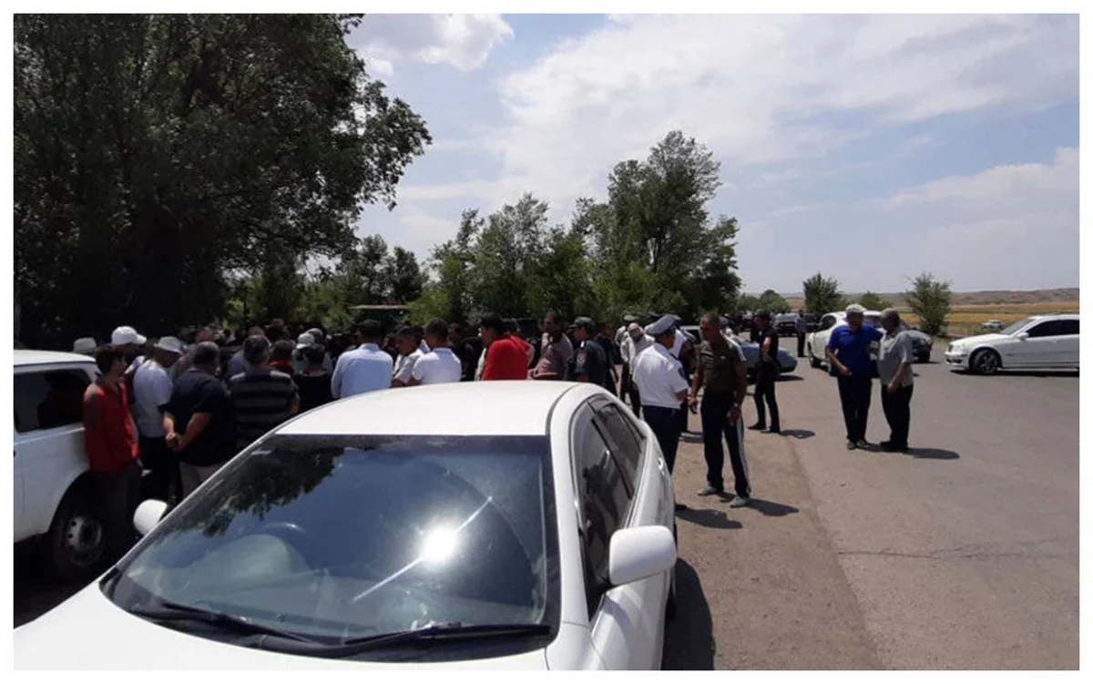 Villagers block roads in Armenia
