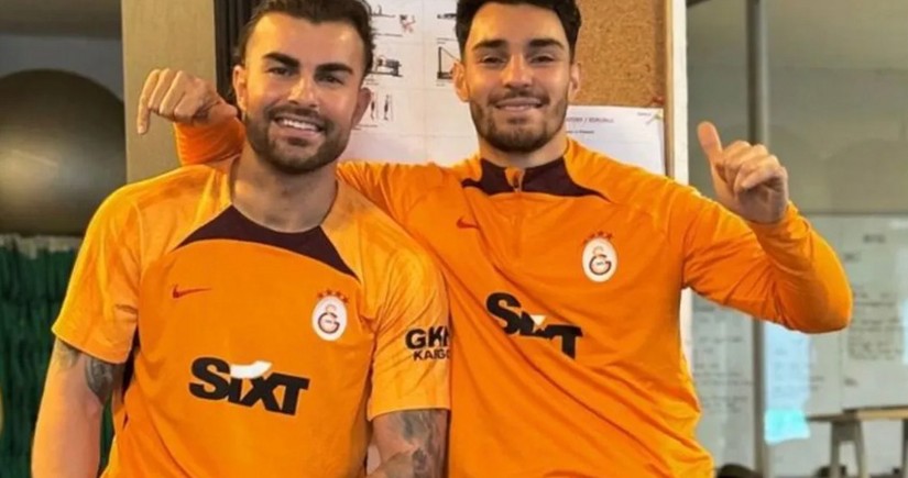 Qalatasaray iki futbolçusu ilə müqavilə müddətini uzadıb