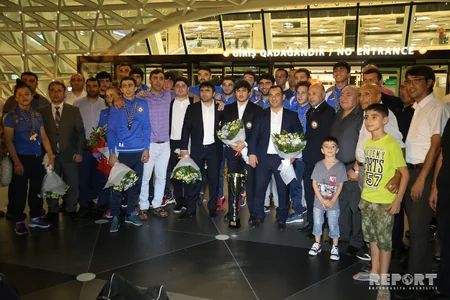 İlk dəfə Avropa çempionu olan Azərbaycanın cüdo yığması Vətənə qayıdıb - FOTO - VİDEO
