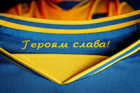 UEFA Ukraynadan siyasi şüarları formasından çıxarmağı tələb etdi