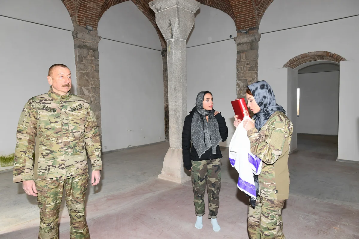 Mehriban Aliyeva brings Holy Quran to Yukhari Govhar Agha Mosque