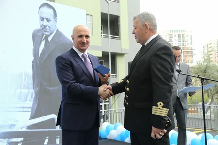Prezident İlham Əliyevin tapşırığı ilə dənizçilər üçün tikilən yaşayış kompleksi təhvil verilib
