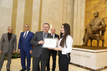 YAP-da İmadəddin Nəsiminin 650 illik yubileyi ilə bağlı sərgi açılıb - FOTO