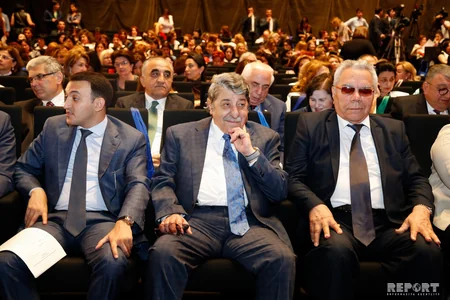 “Azərbaycan qadınına seçki hüququnun verilməsinin 100 illiyinə həsr olunmuş Qadınların V Forumu başlayıb