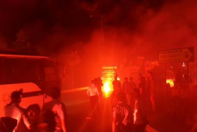 Azarkeşlər ​Fənərbağça klubunun avtobusuna hücum edib