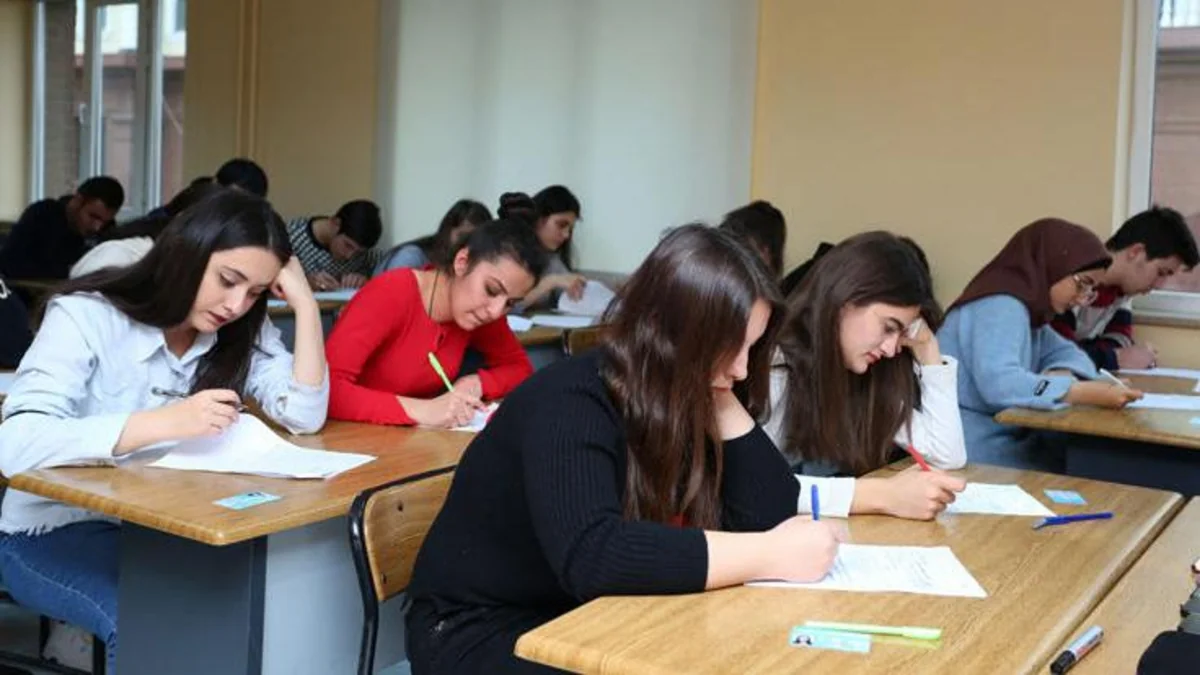 Tələbələrin köçürülməsinə başlanılıb