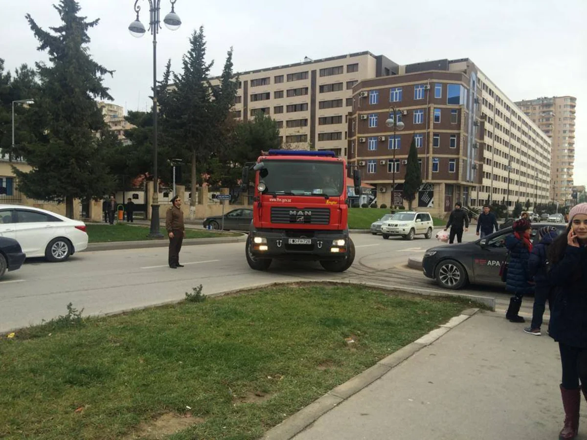 Bakıdakı orta məktəblərdən birində yanğın başlayıb