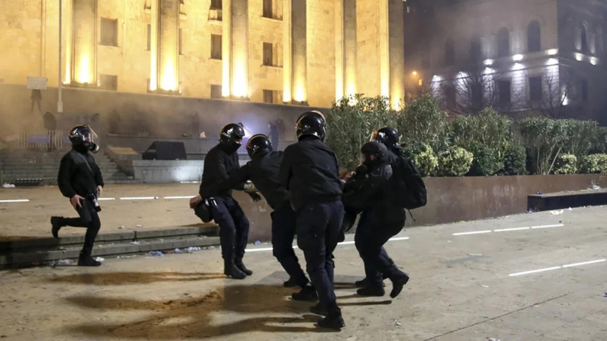 Из-за акций протеста в Тбилиси пострадали 58 сотрудников полиции