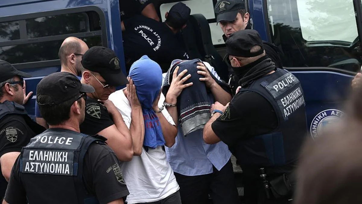 Greek court sentences eight Turkish coup plotters to two months in prison - VIDEO