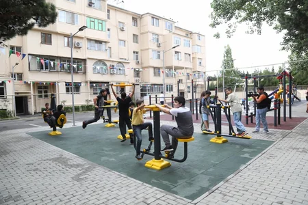 Bakıda abadlaşdırılan növbəti həyət sakinlərin istifadəsinə verilib
