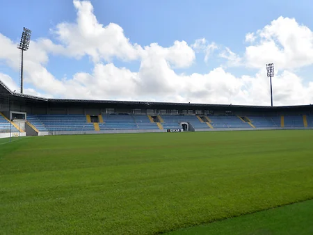 AFFA Bakıdakı stadionlardan birinin süni örtüyünü təbii ot örtüyü ilə əvəzləyib
