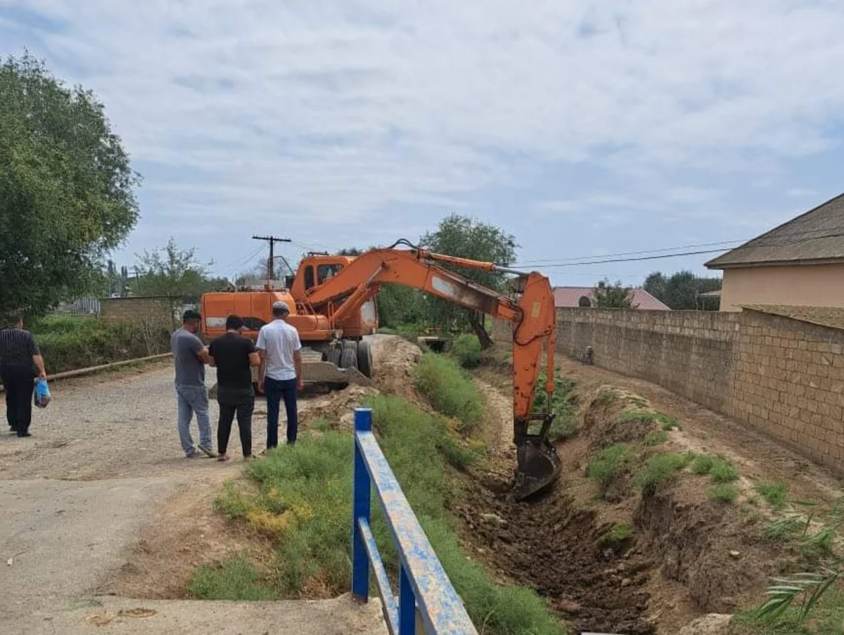 Biləsuvarda suötürücü keçidlərin təmirinə başlanılıb