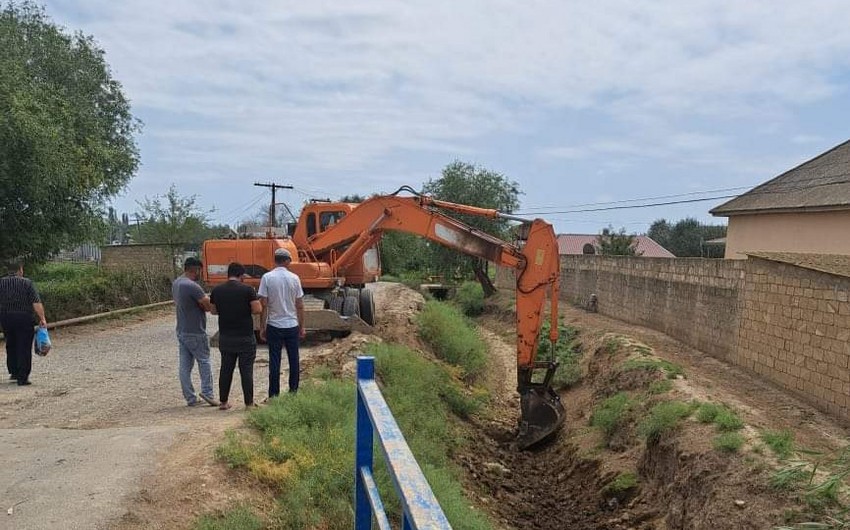 Biləsuvarda suötürücü keçidlərin təmirinə başlanılıb