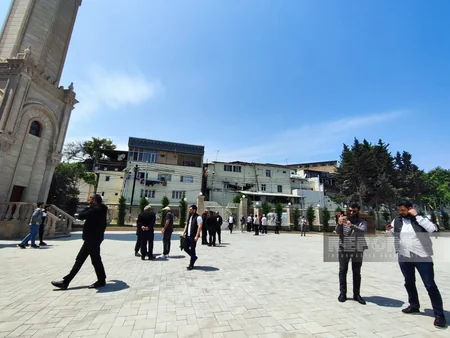 Nərimanovdakı “Cümə” məscidində təmirdən sonra ilk Cümə namazı qılınıb