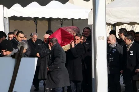 Türkiyədə tanınmış iş adamının dəfn mərasimi keçirilib
