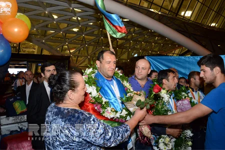 Azərbaycan paralimpiyaçıları ölkəyə qayıdıb - FOTO
