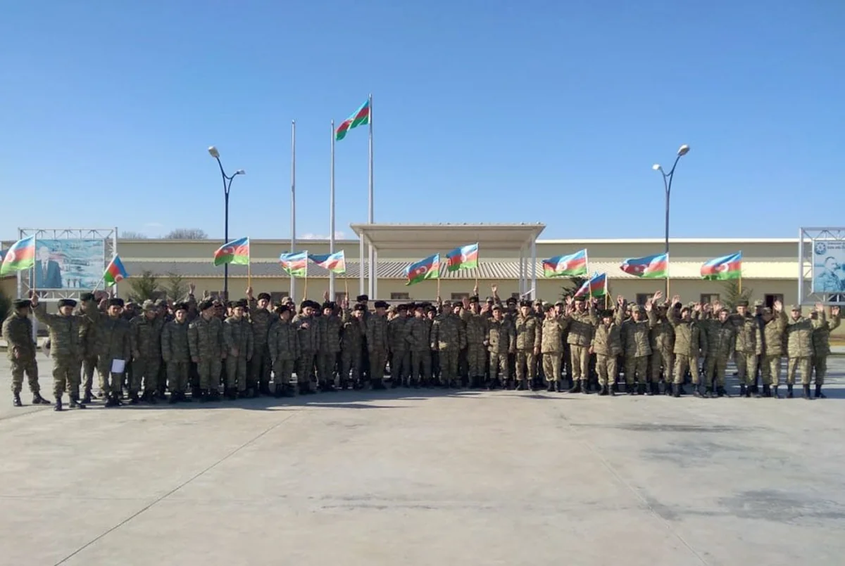 Cəbhə xəttində xidmət edən hərbi qulluqçuların bir qrupu ehtiyata buraxılıb
