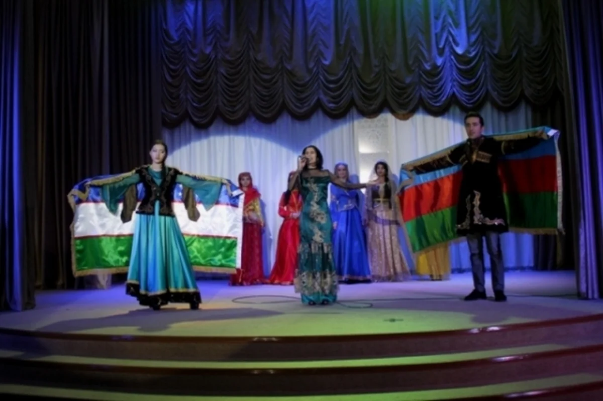 Özbəkistanda Azərbaycan milli geyimlərinin moda sərgisi keçirilib
