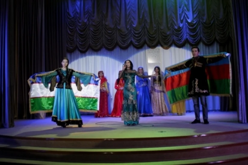 Özbəkistanda Azərbaycan milli geyimlərinin moda sərgisi keçirilib
