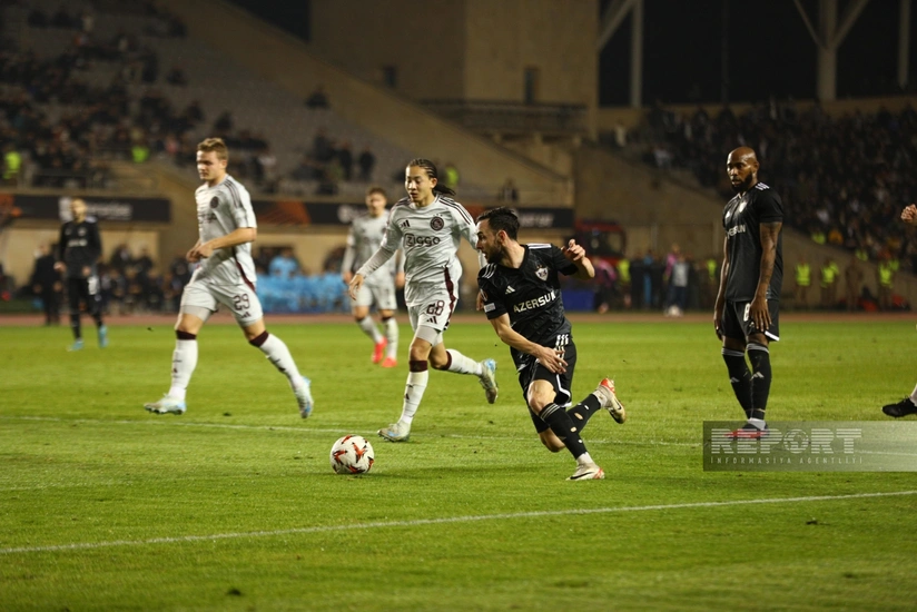 Лига Европы УЕФА: Карабах крупно уступил Аяксу на фоне спорных решений рефери