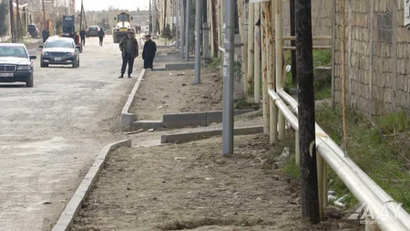 Bakının Yeni Suraxanı qəsəbəsində mərkəzi küçənin təmirinə başlanılıb